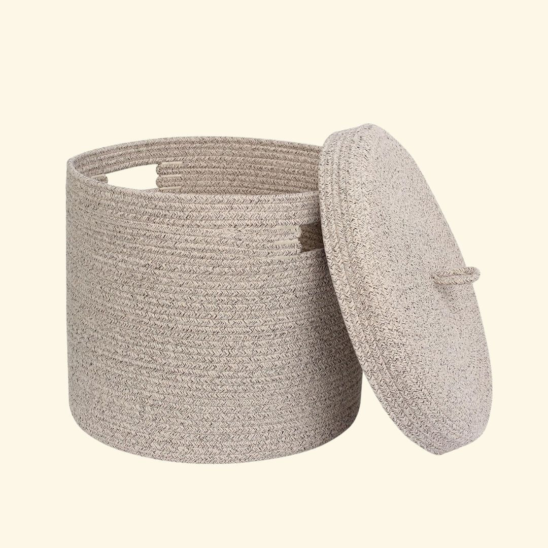 Havsbris – Elegant flätad förvaringskorg med lock i ljus beige