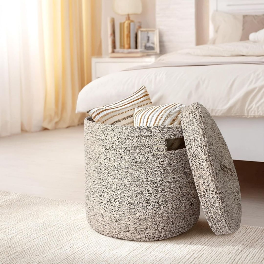 Havsbris – Elegant flätad förvaringskorg med lock i ljus beige