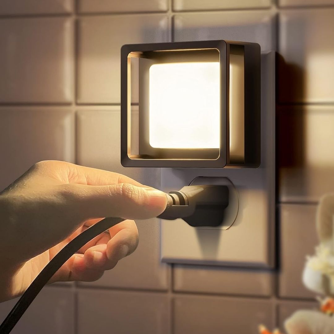 Nattljus – Modern och smidig vägglampa för direktuttag