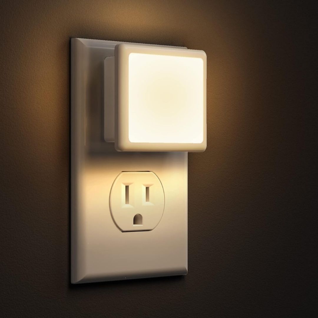 Västsken – Diskret och kvadratisk vägglampa för direktuttag